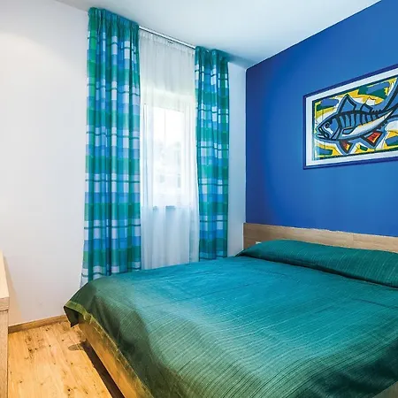 Beautiful In With Outdoor Swimming Pool, 2 Bedrooms And Swimming Pool *