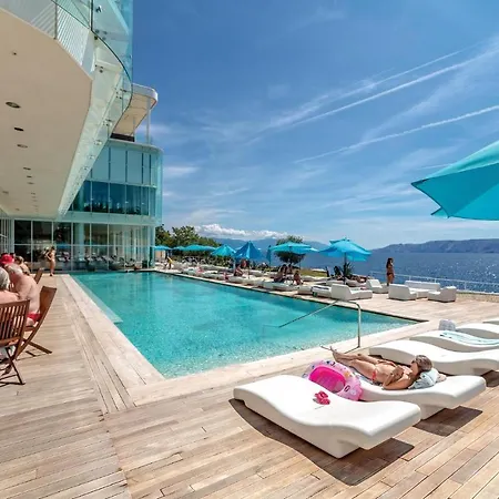 Beautiful In With Outdoor Swimming Pool, 2 Bedrooms And Swimming Pool Novi Vinodolski