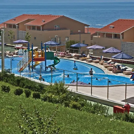 Apartment Beautiful In With Outdoor Swimming Pool, 2 Bedrooms And Swimming Pool *