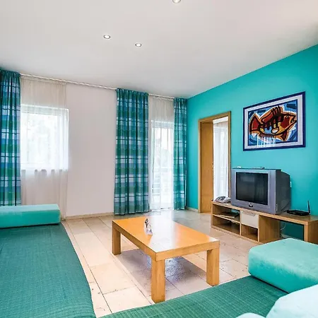 Beautiful In With Outdoor Swimming Pool, 2 Bedrooms And Swimming Pool Apartment *