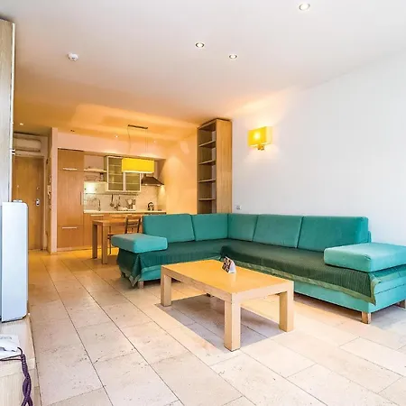Beautiful In With Outdoor Swimming Pool, 2 Bedrooms And Swimming Pool Apartment