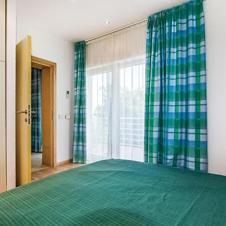 Beautiful In With Outdoor Swimming Pool, 2 Bedrooms And Swimming Pool *