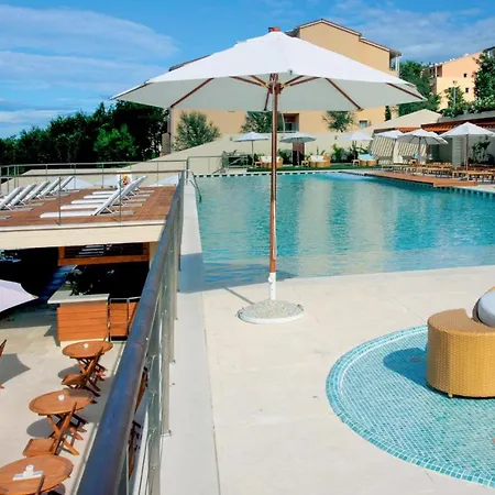 Beautiful In With Outdoor Swimming Pool, 2 Bedrooms And Swimming Pool Apartment