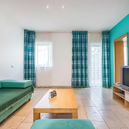 Beautiful In With Outdoor Swimming Pool, 2 Bedrooms And Swimming Pool Apartment