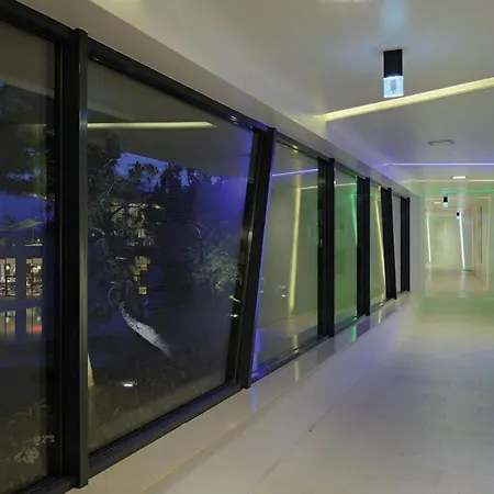 Beautiful In With Outdoor Swimming Pool, 2 Bedrooms And Swimming Pool Apartment *