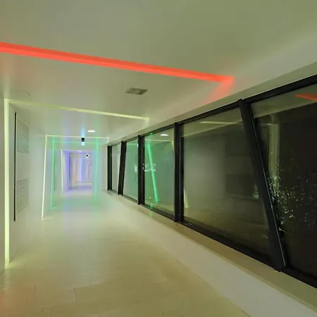 Beautiful In With Outdoor Swimming Pool, 2 Bedrooms And Swimming Pool Apartment *